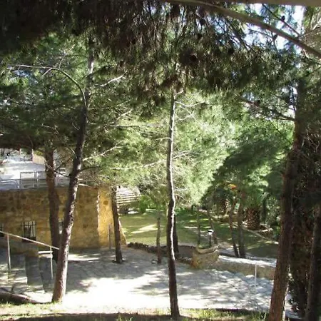 Bed and Breakfast Les Jardins De L'oustal Ναρμπόν