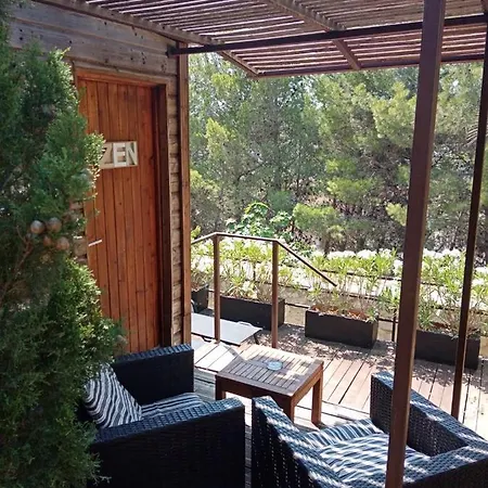 Les Jardins De L'oustal Bed and Breakfast *