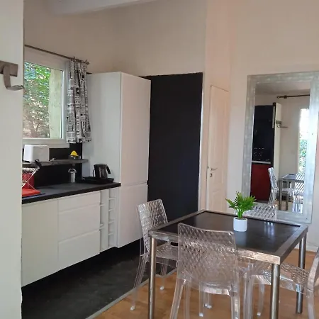 Les Jardins De L'oustal Bed and Breakfast *