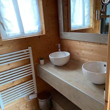 Les Jardins De L'oustal Bed and Breakfast *
