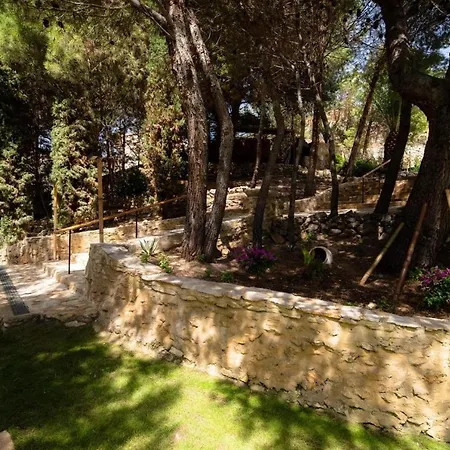 Les Jardins De L'oustal Bed and Breakfast