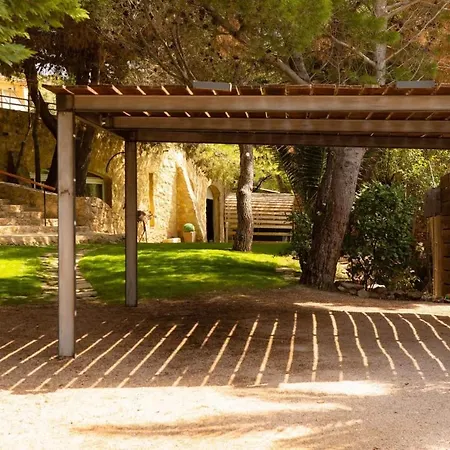 Les Jardins De L'oustal Bed and Breakfast