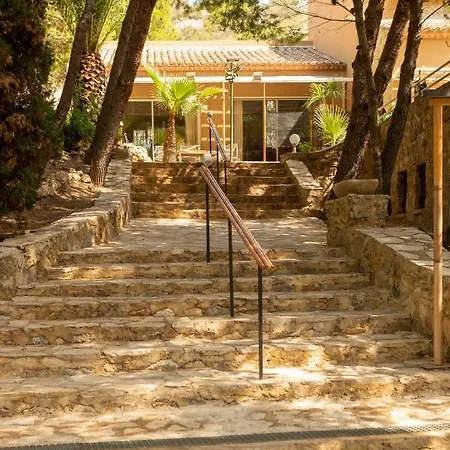 Les Jardins De L'oustal Bed and Breakfast Ναρμπόν